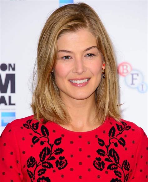 Rosamund Pike’s Real Height and Shoe Size: How Tall Without .